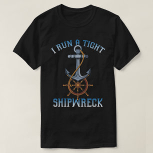 i run a tight shipwreck T-Shirt