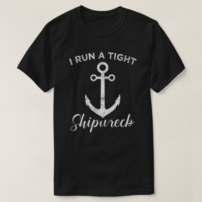 i run a tight shipwreck T-Shirt (Design Front)