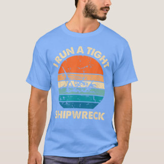 I Run Aight Shipwreck Funny Vintage Mom Dad Quote T-Shirt