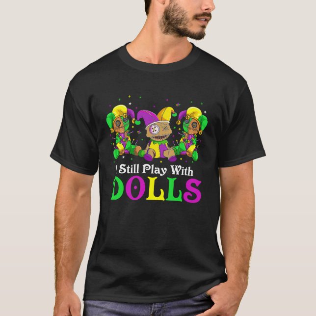 I Still Play With Dolls Voodoo Mardi Gras Beads Je T-Shirt (Front)