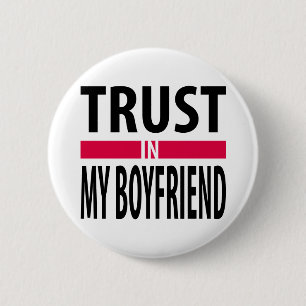 I trust in my boyfriend 6 cm round badge