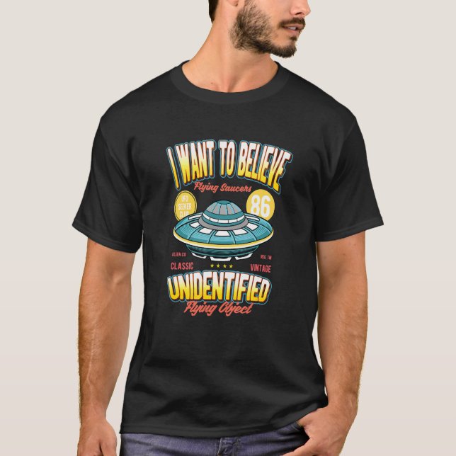 I Want To Believe Ufo Flying Saucer Alien Hunter T-Shirt (Front)