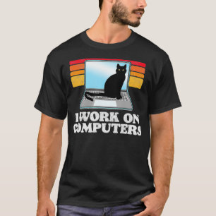 I Work On Computers Distracting Cat on Laptop Funn T-Shirt