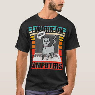 I Work On Computers Distracting Cat on Laptop Funn T-Shirt