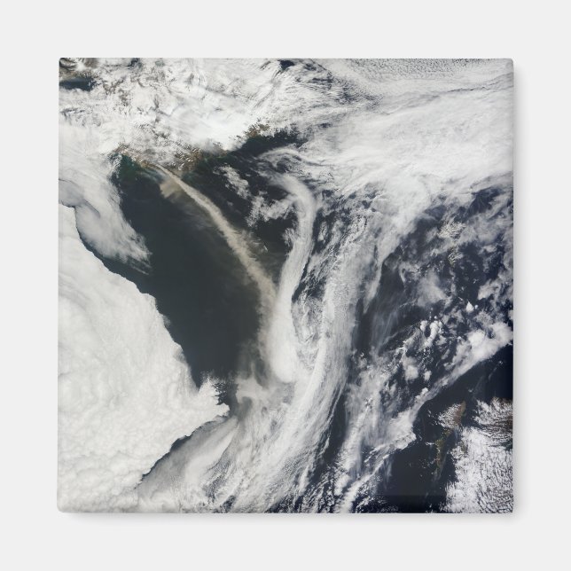 IcelandÃ¯Â¿Â½s EyjafjallajÃ¯Â¿Â½kull volcano Magnet (Front)