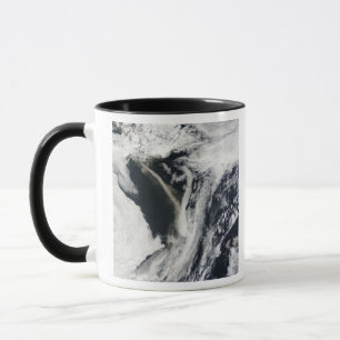 Iceland�s Eyjafjallaj�kull volcano Mug