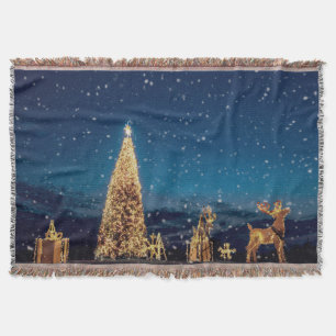Illuminated Christmas tree: twilight courtyard. Throw Blanket