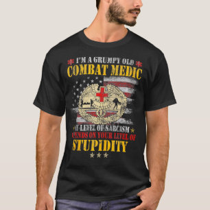Im A Old Combat Medic Flag Vintage Veterans Day Me T-Shirt