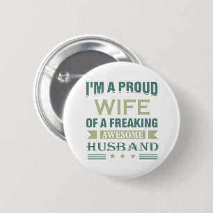 I'm a Proud wife of a freaking awesome husband 6 Cm Round Badge