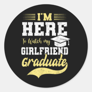 Im Here To Watch My Girlfriend Graduated 2025 Grad Classic Round Sticker