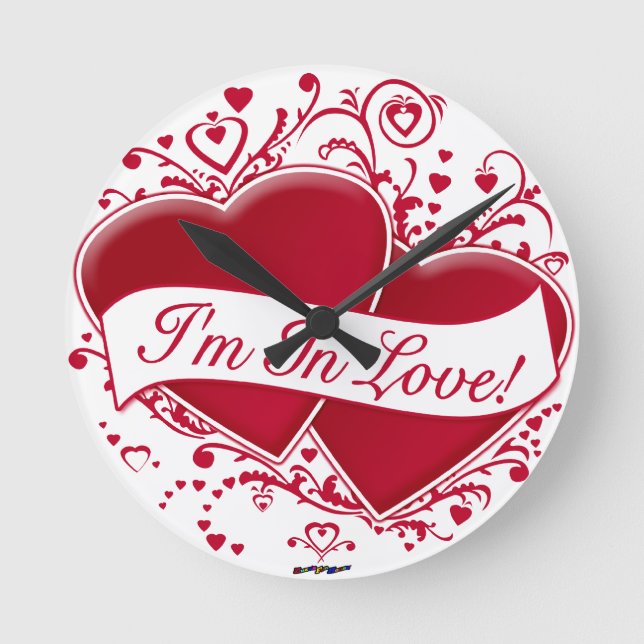 I'm In Love! Red Hearts Round Clock (Front)