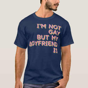 Im Not Gay But My Boyfriend Is Humourous Slogan De T-Shirt