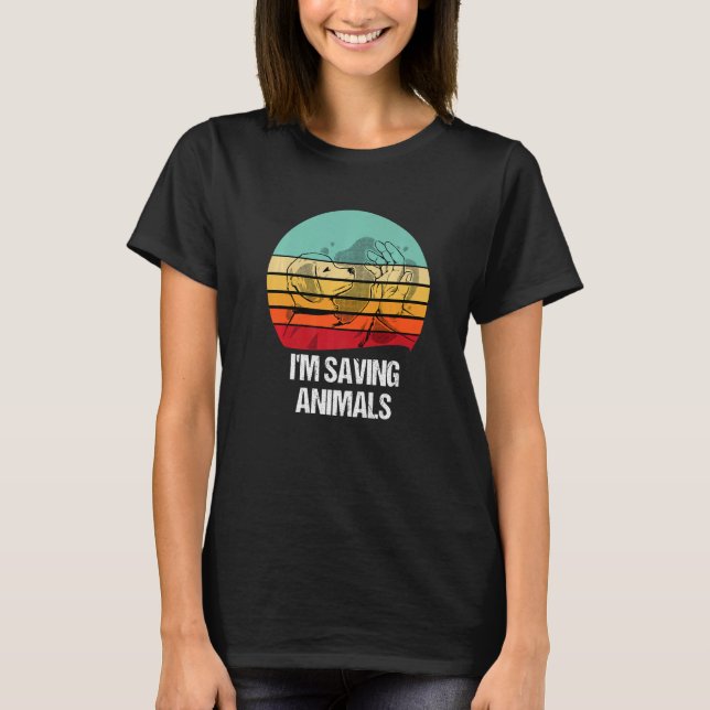I'M Saving Animals Veterinarian Veterinary Technic T-Shirt (Front)
