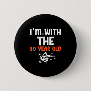 I'm With The 50 Year Old 50th Birthday Halloween C 6 Cm Round Badge