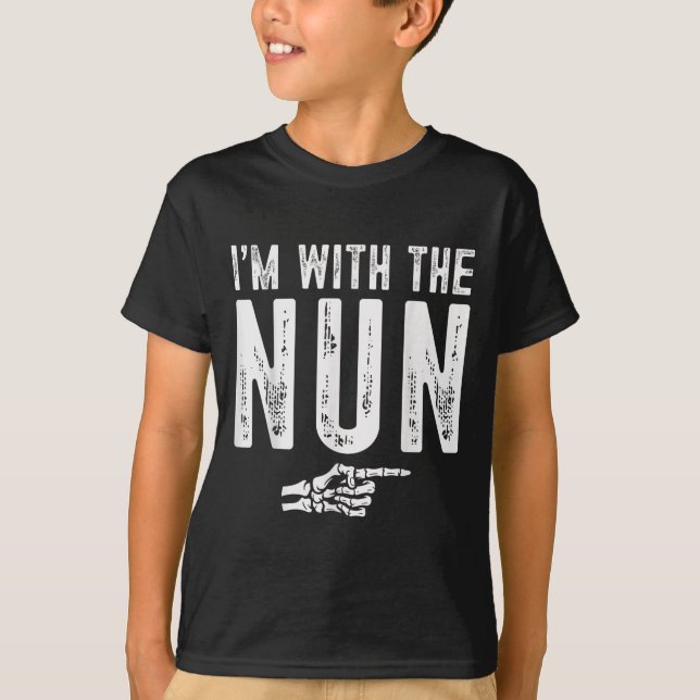 I'm With The Nun Easy Costume Halloween Couples Ma T-Shirt (Front)