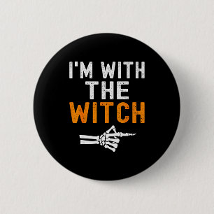 I'm With The Witch Funny Skeleton Halloween Matchi 6 Cm Round Badge