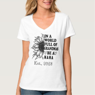 In A World Full Of Grandmas Be A Mimi Nanny Mommom T-Shirt