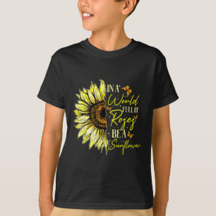 In A World Full Of Roses Be A Sunflower Cute Graph T-Shirt