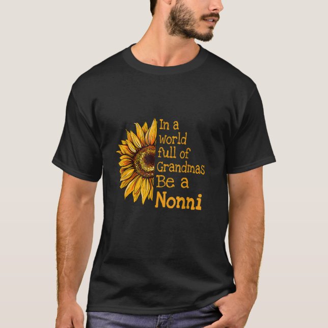 In A World Of Grandmas Be a Nonni Italy Italian Gr T-Shirt (Front)