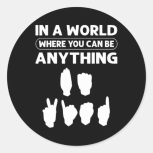 In A World Where You Can Be Anything “be Kind”. De Classic Round Sticker