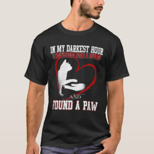 In My Darkest Hour I Found A Cat Paw Gift  Mom Wif T-Shirt