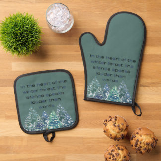 In The Heart Of The Winter Forest Decor For Home Oven Mitt & Pot Holder Set