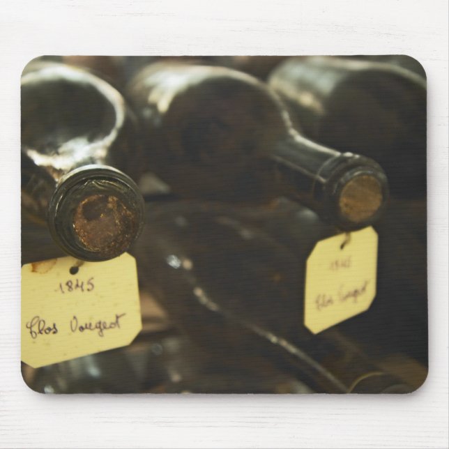 In the underground wine cellar: lying bottles in mouse mat (Front)