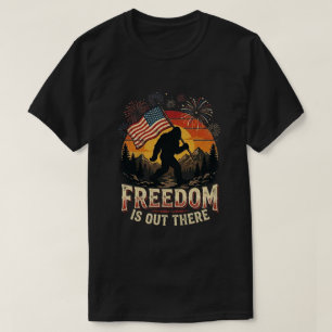 independant day freedom: Bigfoot Patriotic Sunsets T-Shirt