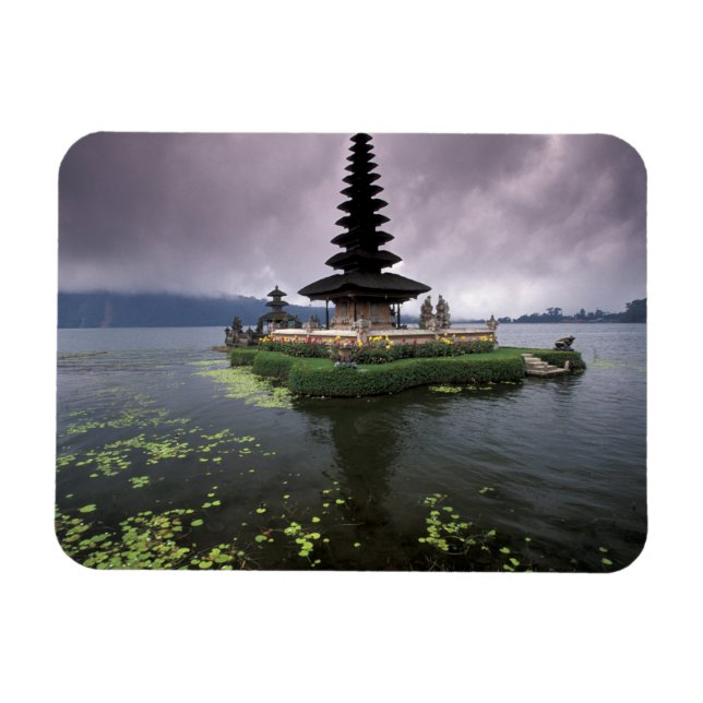 Indonesia, Bali, Ulun Danu Temple. Magnet (Horizontal)