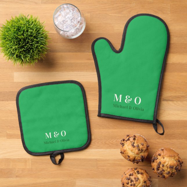 Initials Monogram Couple Name Green Oven Mitt Oven Mitt & Pot Holder Set (Top Down)