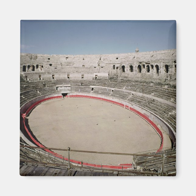 Interior view of the amphitheatre 2 magnet (Front)