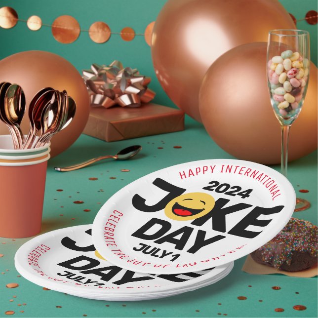 International Joke Day Laughing Face Paper Plate (Multi)