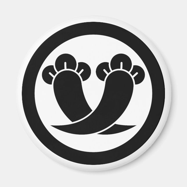 Intersecting cloves in circle magnet (Front)