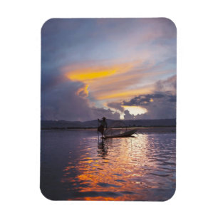 Intha fisherman leg rowing boat fishing with net magnet
