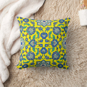 Intricate Ottoman Türkiye Iznik Floral Pattern Cushion