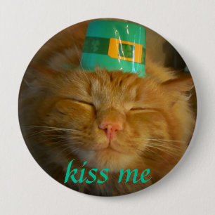 Irish Leprechaun Cat wants kiss 10 Cm Round Badge