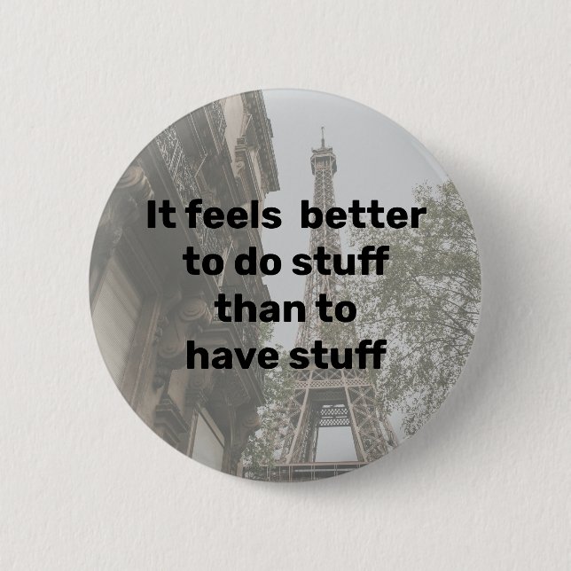 It feels better to do  stuff than to have stuff 6 cm round badge (Front)