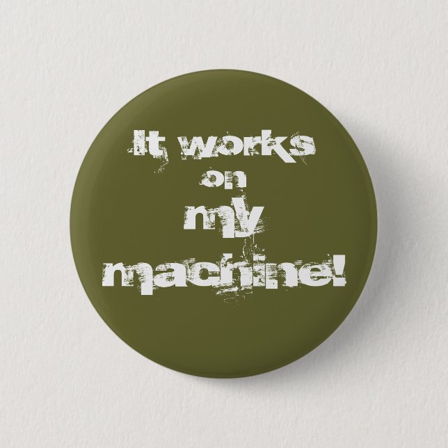 It works on mymachine! 6 cm round badge (Front)