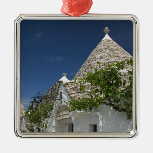 Italy, Puglia, Alberobello, Terra dei Trulli, 2 Metal Tree Decoration (Front)