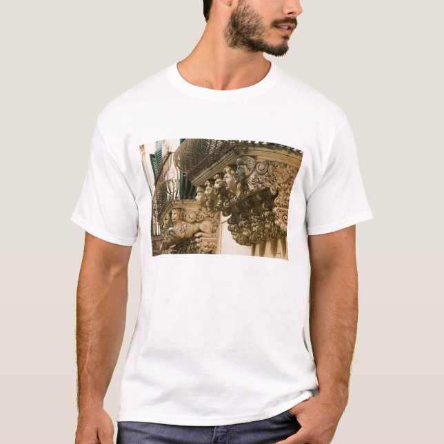 ITALY, Sicily, NOTO: Finest Baroque Town in T-Shirt (Front)