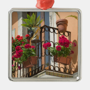 ITALY, Sicily, TAORMINA: Corso Umberto 1, Metal Tree Decoration