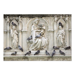 Italy, Tuscany, Sienna. Statues and birds on Photo Print