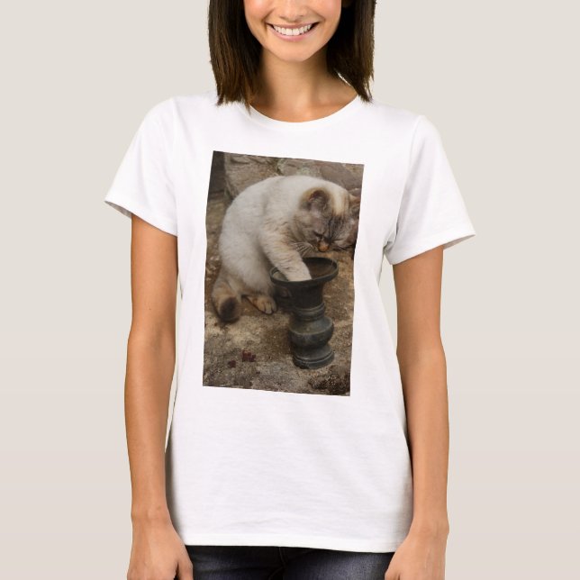 It's a really healing cat. Vol-02 T-Shirt (Front)