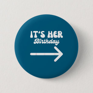 It's Her Birthday (arrow Inting) Funny Humor Sayin 6 Cm Round Badge