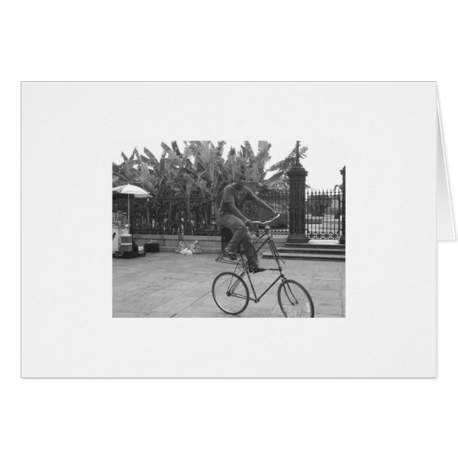 Jackson Square performer (Front Horizontal)