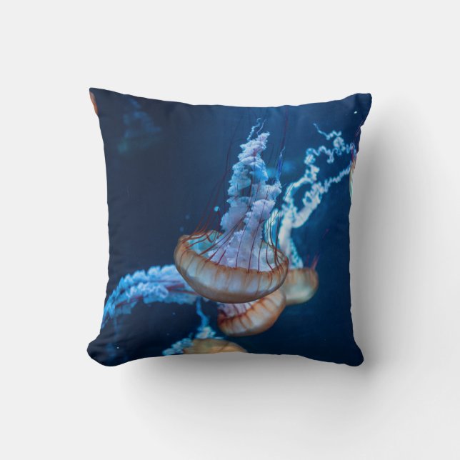 Jelly fish throw pillow (Front)
