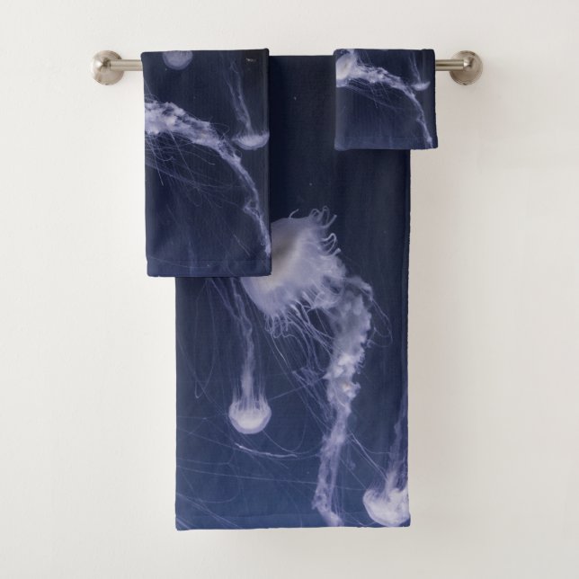 Jellyfish dance bath towel set (Insitu)