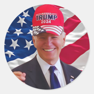 Joe biden Wearing A Trump Hat Classic Round Sticker