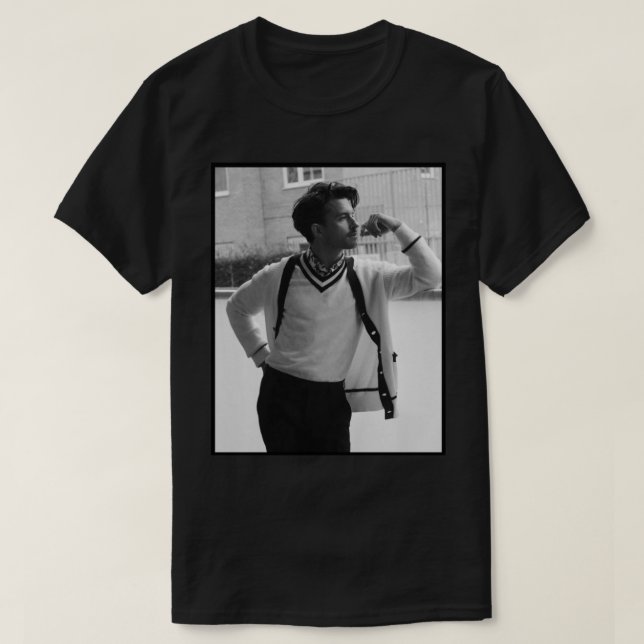 Jonathan Bailey Cardigan Pose   T-Shirt (Design Front)