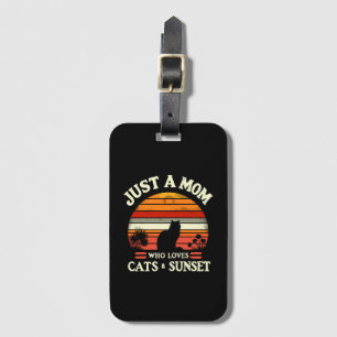 Just a mum who loves cats luggage tag